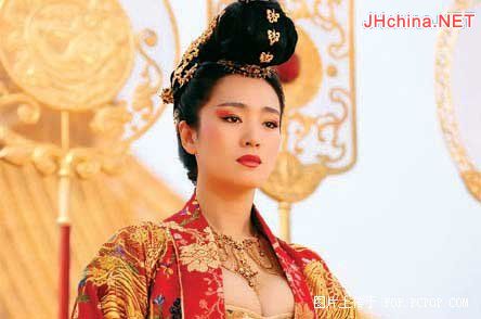 9大女星用胸部见证走红