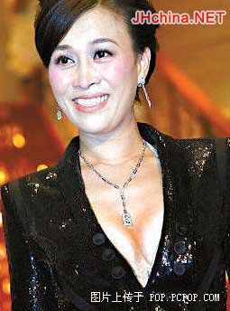 9大女星用胸部见证走红
